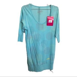 Nomis Poised Top Womens Small Light Blue Graphic Scoop Neck 3/4 Sleeve Tunic NEW
